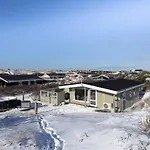 Newly Renovated 300 M From The North Sea Feriehus