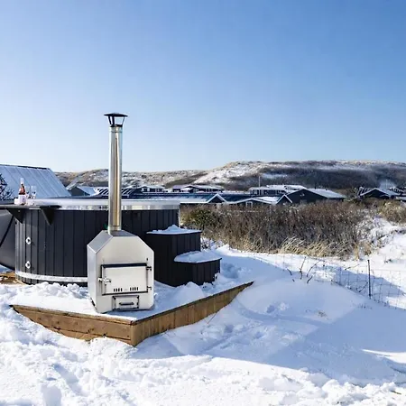 Newly Renovated 300 M From The North Sea Feriehus *