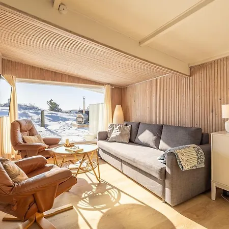 Newly Renovated 300 M From The North Sea Feriehus