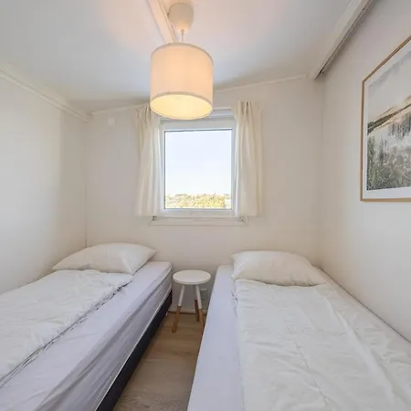 Newly Renovated 300 M From The North Sea Feriehus *
