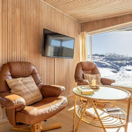 Newly Renovated 300 M From The North Sea *