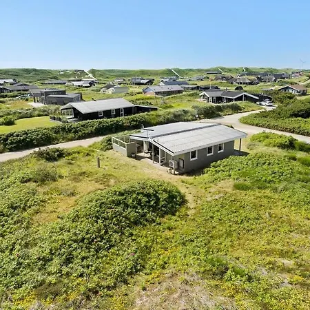 Newly Renovated 300 M From The North Sea
